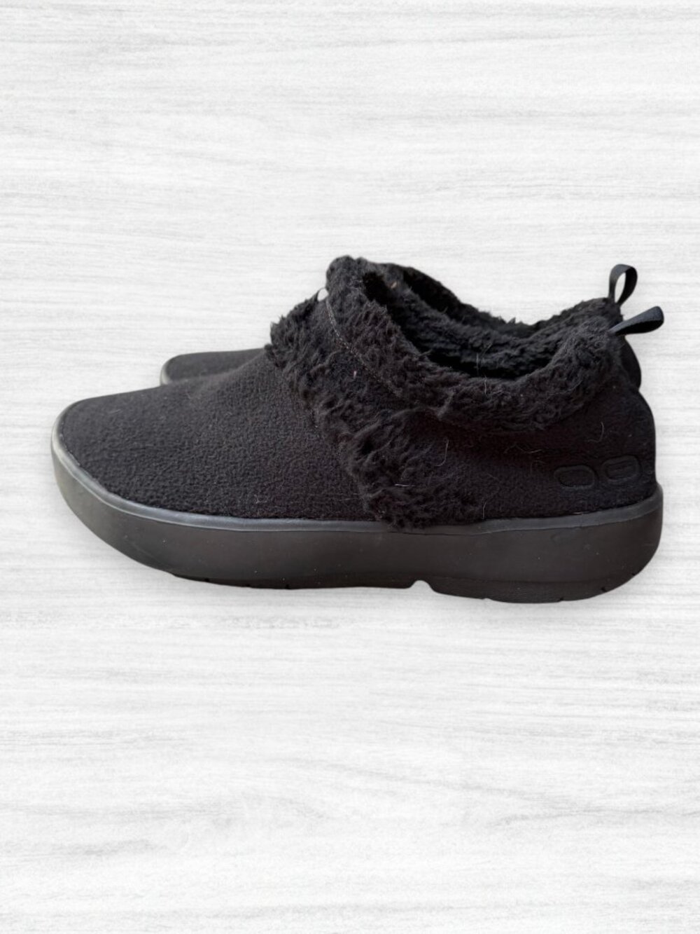 OOFOS OOCoozie Low Back Black Sherpa Recovery Shoes Women’s 9 EU 40